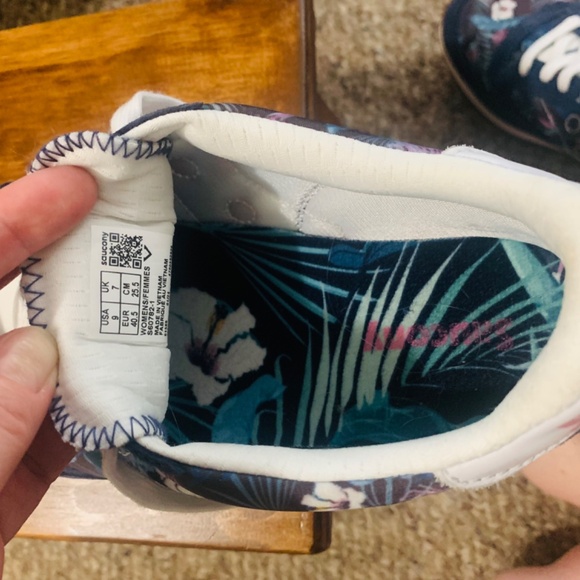 Saucony ladies runners - Picture 4 of 5